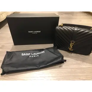 Ysl 學院包 中的。黑金