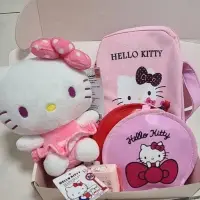 在飛比找蝦皮購物優惠-正版kitty娃娃+正版kitty手機袋禮盒組