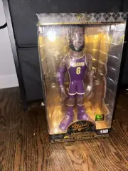 LeBron James NBA Lakers 12-Inch Vinyl Gold Funko Figure (Chase)