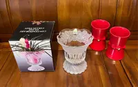 在飛比找Yahoo!奇摩拍賣優惠-全新 日本SOGA玫瑰雕刻水晶 玻璃花瓶 送 時尚晶鑽杯(紅