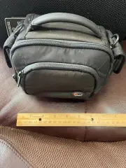 LowePro CLIPS 110 Digital Video CAMERA BAG in Back - NWT