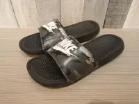 在飛比找Yahoo!奇摩拍賣優惠-二手 NIKE BENASSI JDI PRINT 黑 迷彩