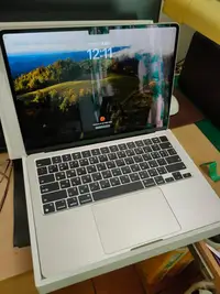 在飛比找Yahoo!奇摩拍賣優惠-Macbook Air(M2，2022)13.6吋星光色，無