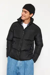 在飛比找ZALORA購物網優惠-Black Men's Regular Fit Puffer