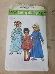 Simplicity Sewing Pattern #5994, Childs Robe and Nightgown. Size 5 -Uncut-