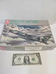 HOBBY CRAFT , 1:72 , SUCHOI SU-22 U SU-22U FITTER E MODEL KIT~ New No Decals
