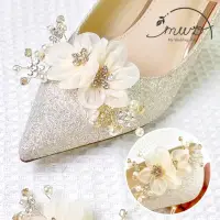 在飛比找momo購物網優惠-【MWD】一對 布藝花朵水晶鞋花 婚用鞋扣 AR0196(高