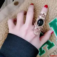 在飛比找蝦皮購物優惠-時尚戒指🌟情侶戒指🌟 韩版个性潮时尚复古镂空花纹黑色宝石欧美