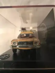 1/43 TRAX TR47B 1976 HOLDEN HX PANEL VAN - ACME
