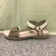 New Women’s Clarks 26164494 Olive Suede Amanda Step Sandals Size 10 Medium