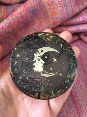 Orgonite - Sun & Moon Puck - Inc Quartz, Kyanite, Keys, Metal Shavings - 99gr a