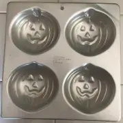 WILTON PUMPKIN HALLOWEEN ALUMINUM CAKE PAN MUFFINS