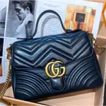 【の悅悅精品】GUCCI 498110 GG MARMONT黑色牛皮山形紋復古金扣手提側背包小款