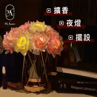 在飛比找PChome24h購物優惠-【愛莯】15朵玫瑰花LED夜燈菱形玻璃花瓶系列(附贈USB充