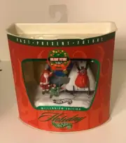 Hot Wheels Holiday 1999 MILLENNIUM EDITION 3 of 3 HOLIDAY FUTURE X-33 Spaceship