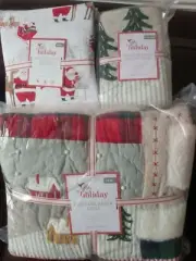 S5 POTTERY BARN KIDS Heritage Santa Quilt Sham Flannel Twin sheet Christmas Red