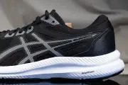 ASICS GEL CONTEND 8 shoes for men, US size 9.5