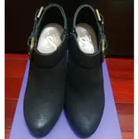 在飛比找蝦皮購物優惠-【Miss Sofi】黑皮革踝靴(全新五折出售)
