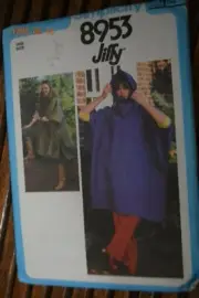 Simplicity 8953 Pattern Pullover Poncho Matching Bag One Size Uncut