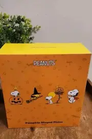 2022 Williams Sonoma Halloween Peanuts Snoopy Great Pumpkin Salad Plates Set/4