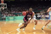 USA Gary Payton vs Serbia and Montenegro during Men's Final at Geo- Old Photo