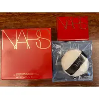 在飛比找蝦皮購物優惠-Nars 裸光蜜粉餅禮盒 (金燦緋紅限定版) Nars 裸光