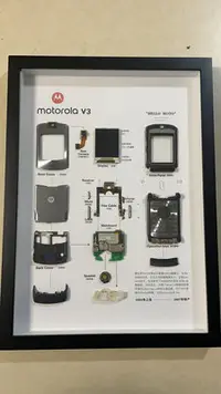 在飛比找Yahoo!奇摩拍賣優惠-摩托羅拉v3原裝外殼裝裱，相框顏色可選，手機外殼可選，純手工