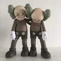 在飛比找Yahoo!奇摩拍賣優惠-KIKI精選 mand kaws Along the way