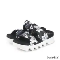 在飛比找momo購物網優惠-【bussola】Capri 緞紋印花雲朵扭結厚底拖鞋(黑色
