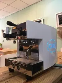 在飛比找Yahoo!奇摩拍賣優惠-Klub F2超美單孔半自動咖啡機+ 楊家900n磨豆機+吧