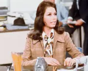 Mary Tyler Moore Movie Photo [S277006] Size Choice