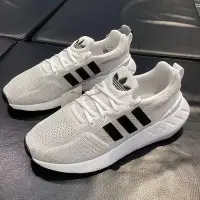 在飛比找Yahoo!奇摩拍賣優惠-KIKI精選 Adidas三葉草SWIFT RUN 2022