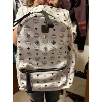 在飛比找蝦皮購物優惠-MCM stark backpack 卯釘後背包-白