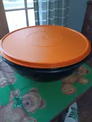 TUPPERWARE FIX & MIX 26 CUP BOWL- BLACK/ORANGE