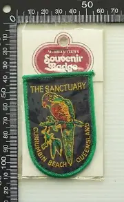 VINTAGE CURRUMBIN BEACH SANCTUARY QLD EMBROIDERED SOUVENIR CLOTH SEW-ON BADGE