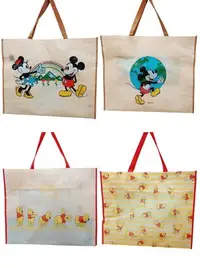 在飛比找Yahoo!奇摩拍賣優惠-♥小花花日本精品♥ 迪士尼 米奇 小熊維尼 尼龍防水購物袋 