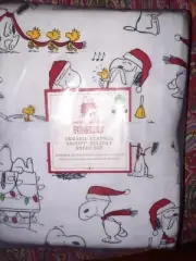 POTTERY BARN KIDS PEANUTS HOLIDAY FLANNEL SHEET SET , TWIN ,NEW
