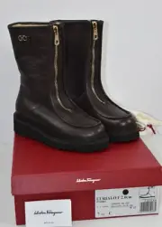 NIB Salvatore Ferragamo 7.5 C Eurialo Brown Fur Lined Logo Gancini Zip Up Boots