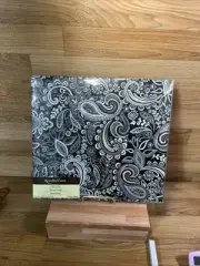 RECOLLECTIONS - 12x12 Scrapbook Album Black & White Paisley Pattern
