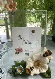 FIGI GRAPHICS - FRAME FOR 4" X 6" PICTURE - BEE MINE