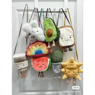 正品現貨+預購 英國 Jellycat 可愛斜背包 (彩虹、雲朵、酪梨、西瓜、鳳梨、吐司、拿鐵、雞蛋、茄子)