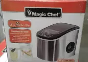 New Magic Chef 27 lb. Portable Countertop Ice Maker in Stainless Steel