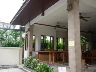 芭堤雅尼康新苑酒店New Nikom Court Pattaya