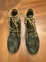 Bamboo Lace Up Flat Camouflage Boots Size 7