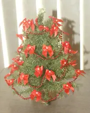 XMAS! Small 9" high Desk top Decorated Christmas Tree - Red Bows & Garland