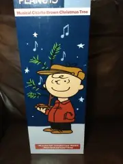 Charlie Brown Christmas Tree Peanuts 24”w/Linus Blanket Musical NIB!