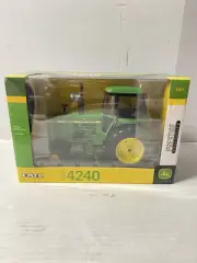 ERTL PRESTIGE 1978 JOHN DEERE 4240 TRACTOR UNUSED NEW IN BOX!!!