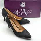 Gloria Vanderbilt “Marilyn” Women's 2 ½ inch Heel Pump Size 6.5 US