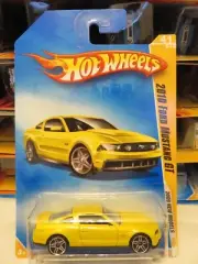 Hot Wheels 2010 Ford Mustang GT Yellow 41/190 Die-Cast Metal '09 New Models