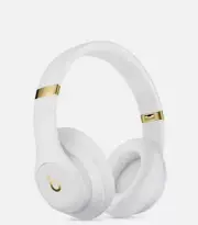 noise cancelling bluetooth headphones. Dr Dre studio 3 beats